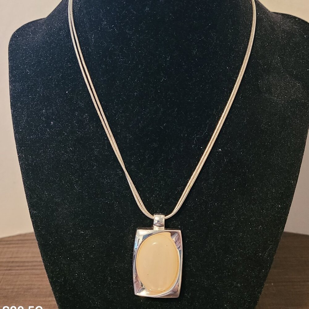 Unbranded Silver Tone Two-Strand Small Pendant Necklace Ladies Vintage Pre-Owned